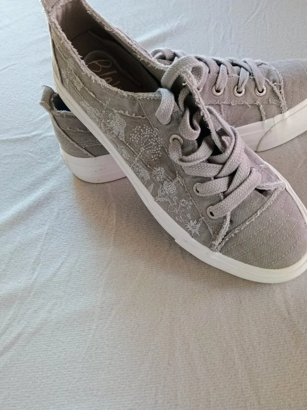 Blowfish Malibu Gray Canvas Sneakers Size 11